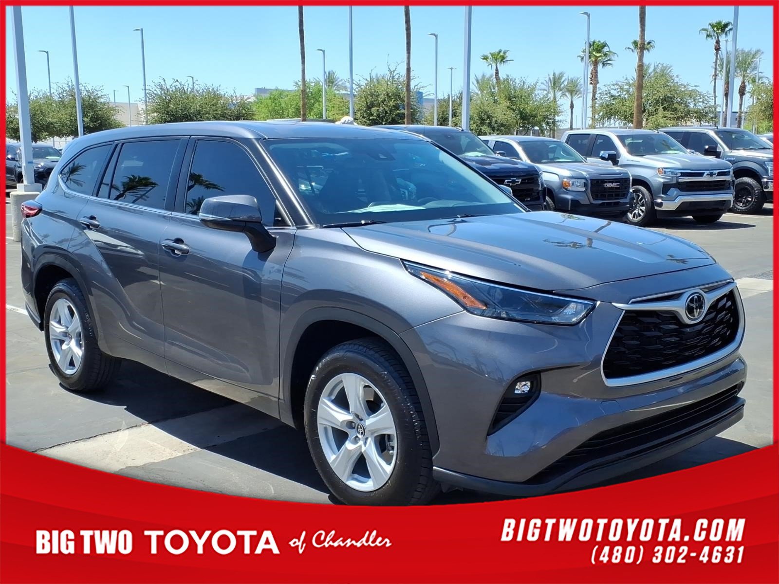 Used 2023 Toyota Highlander LE FWD image 1