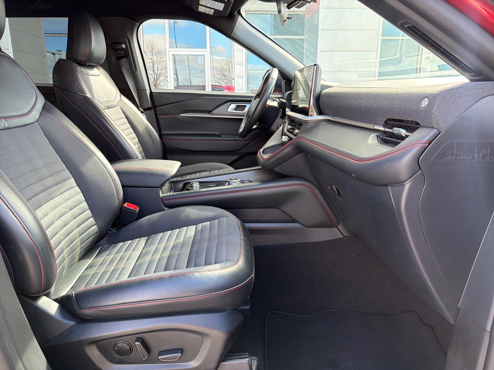 Used 2025 Ford Explorer ST-Line w/ ST-Line Street Pack image 30