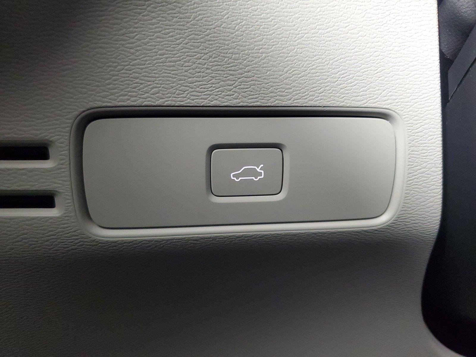 New 2026 Volvo XC40 B5 Plus w/ Protection Package Premier AWD/4WD image 36