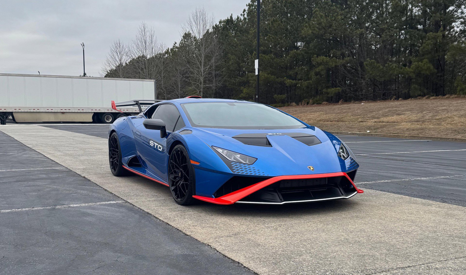 Used 2022 Lamborghini Huracan STO image 2
