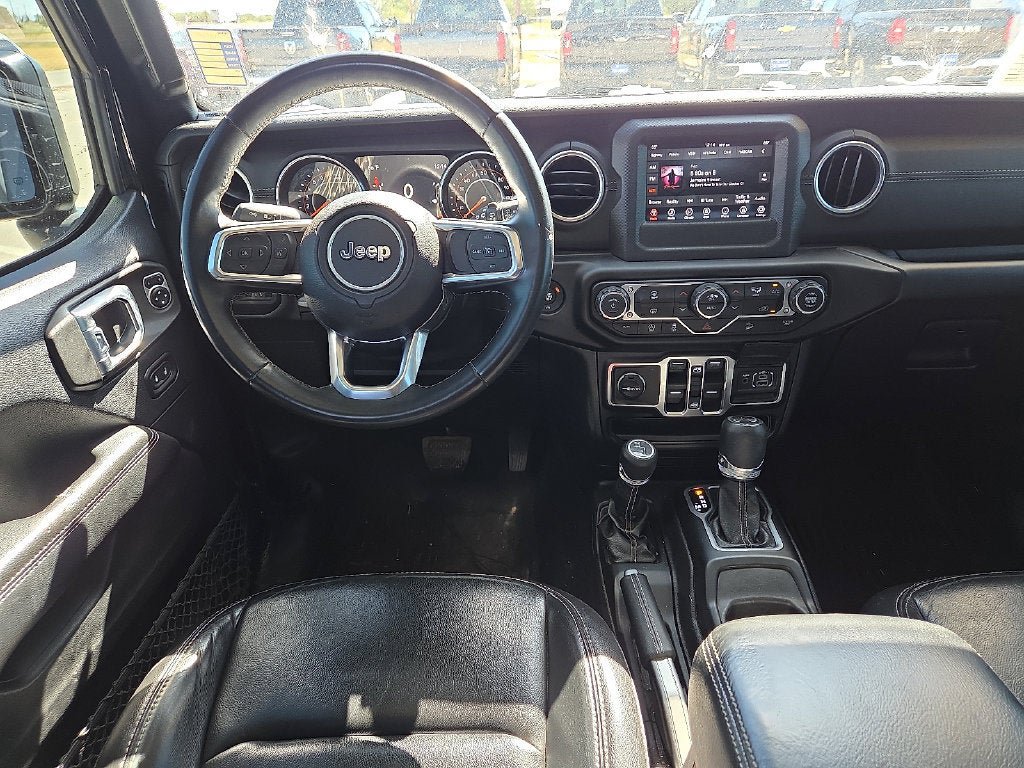 Used 2018 Jeep Wrangler Unlimited Sahara AWD/4WD image 17