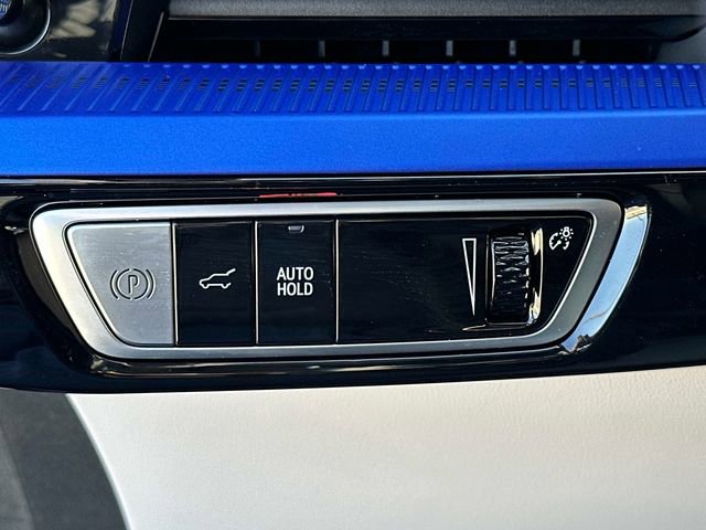 Used 2025 Cadillac Optiq Luxury 2 AWD/4WD image 12