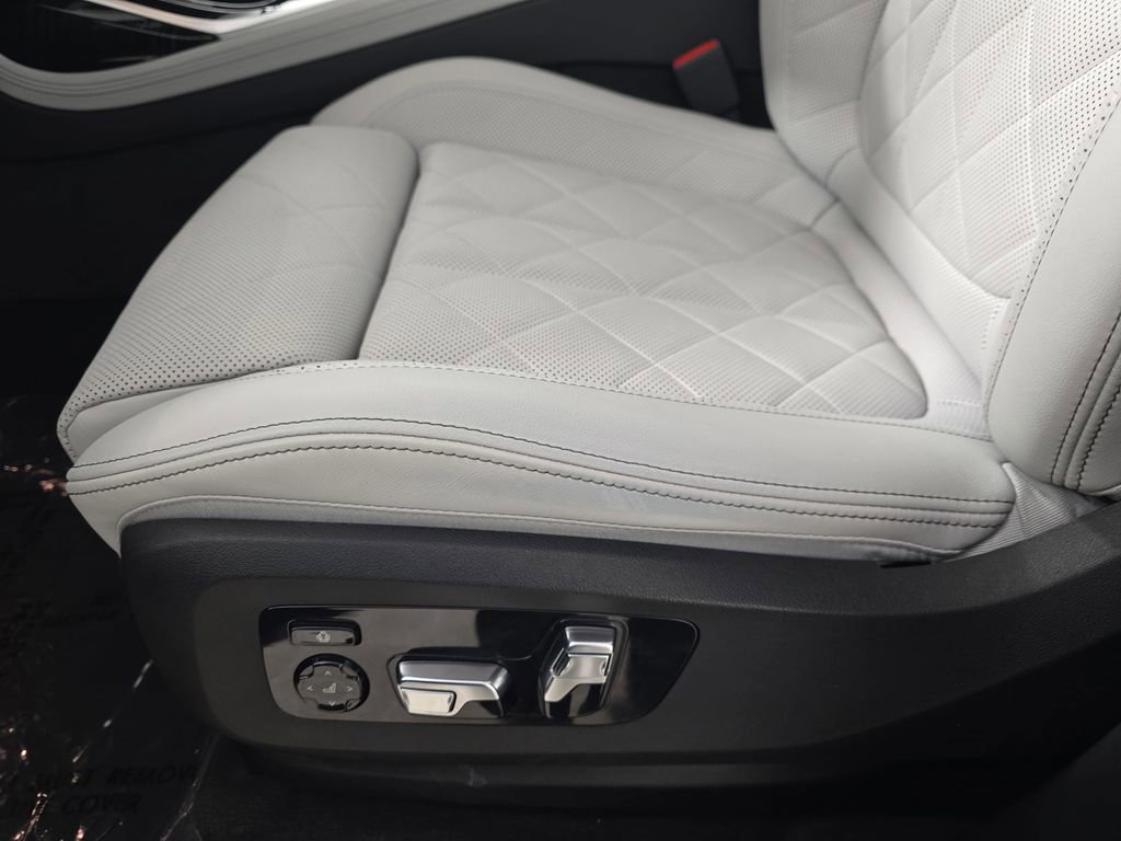 Certified 2024 BMW X7 xDrive40i w/ M Sport Package image 30