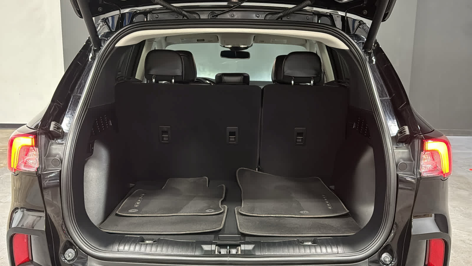 Used 2021 Ford Escape Titanium w/ Titanium Elite Package AWD/4WD image 25