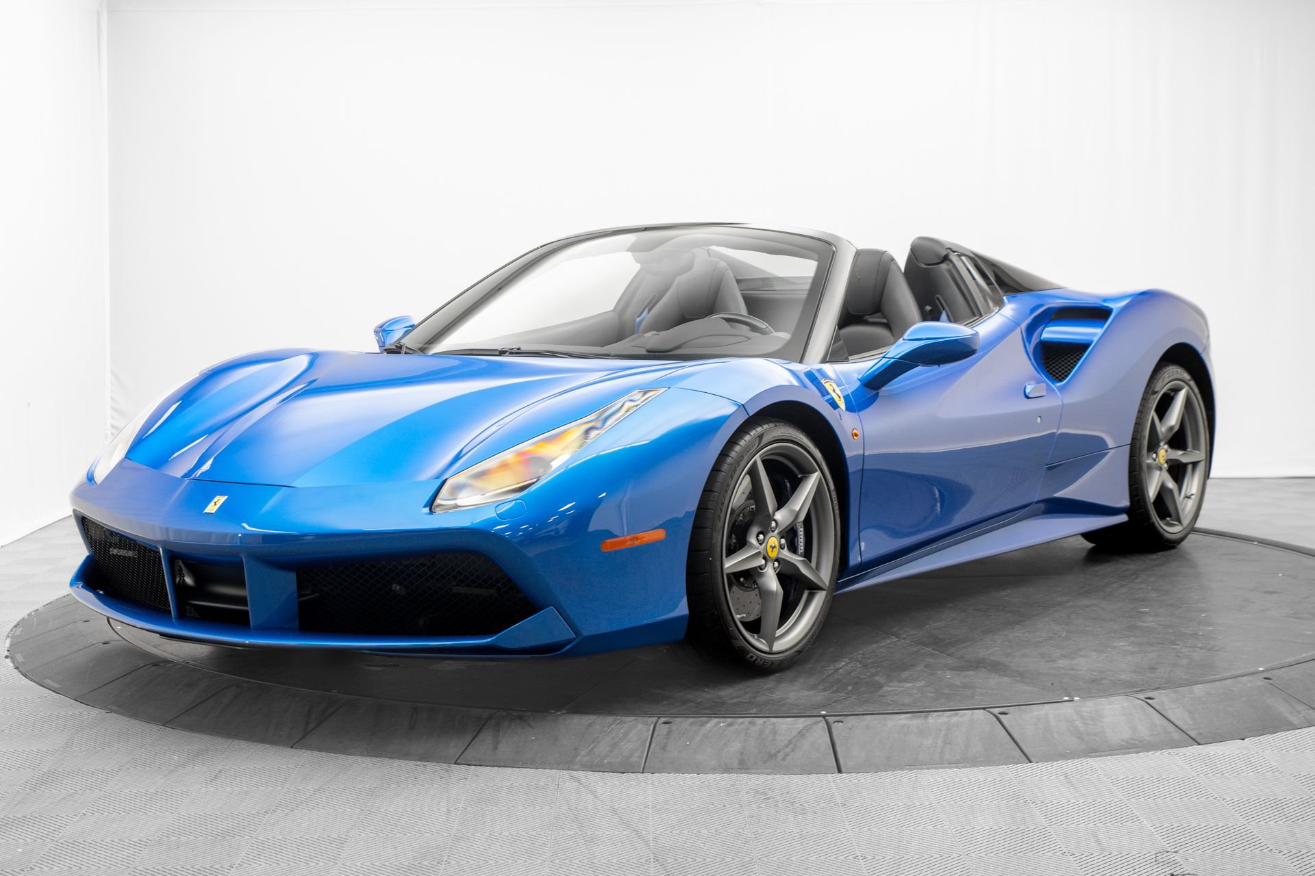 Used 2017 Ferrari 488 Spider RWD image 7