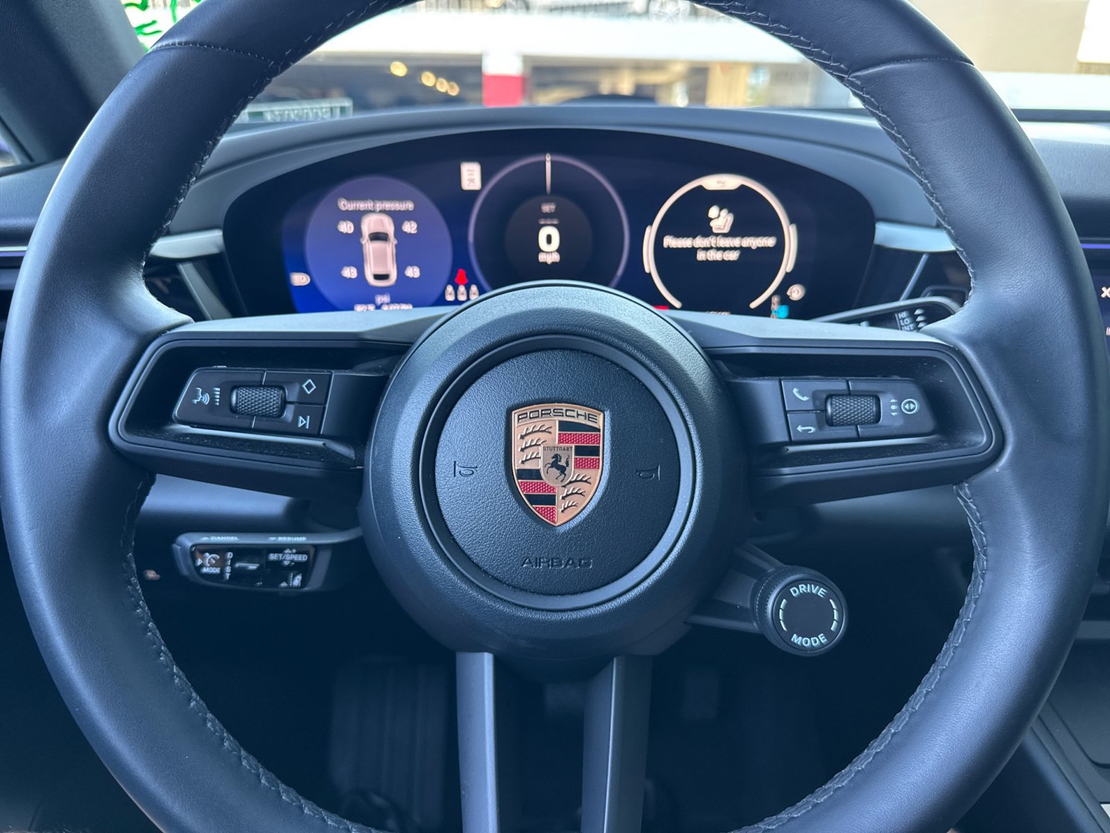 Used 2025 Porsche Macan Electric RWD image 15