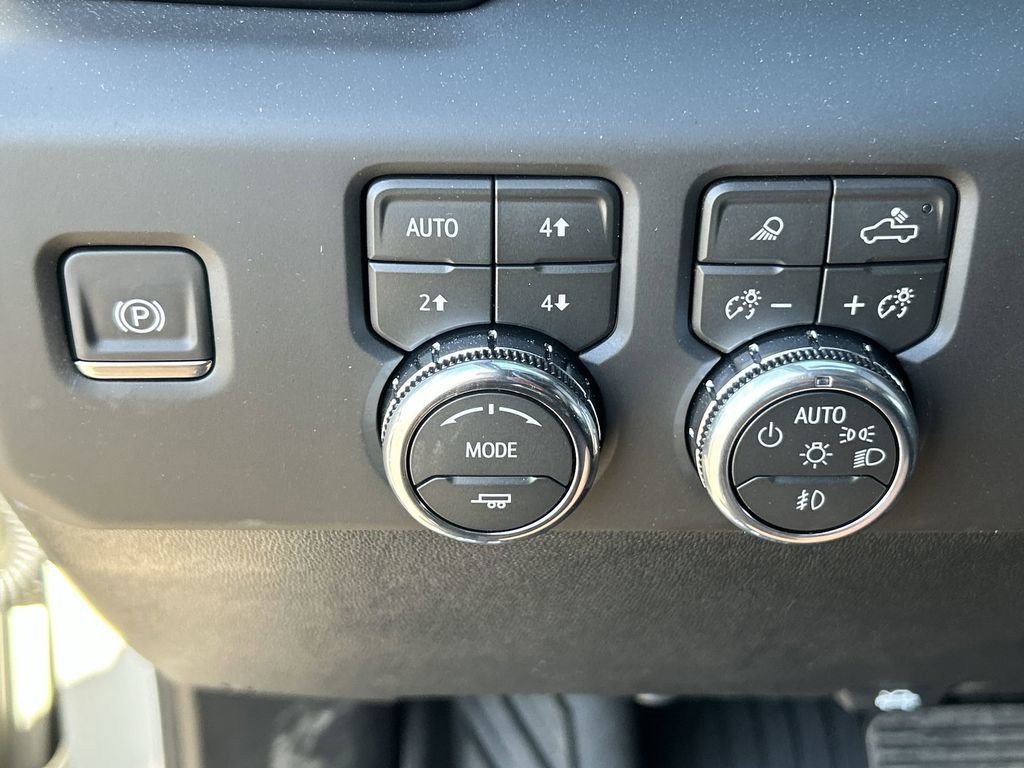 New 2026 GMC Sierra 2500 AT4 w/ Technology Package AWD/4WD image 18