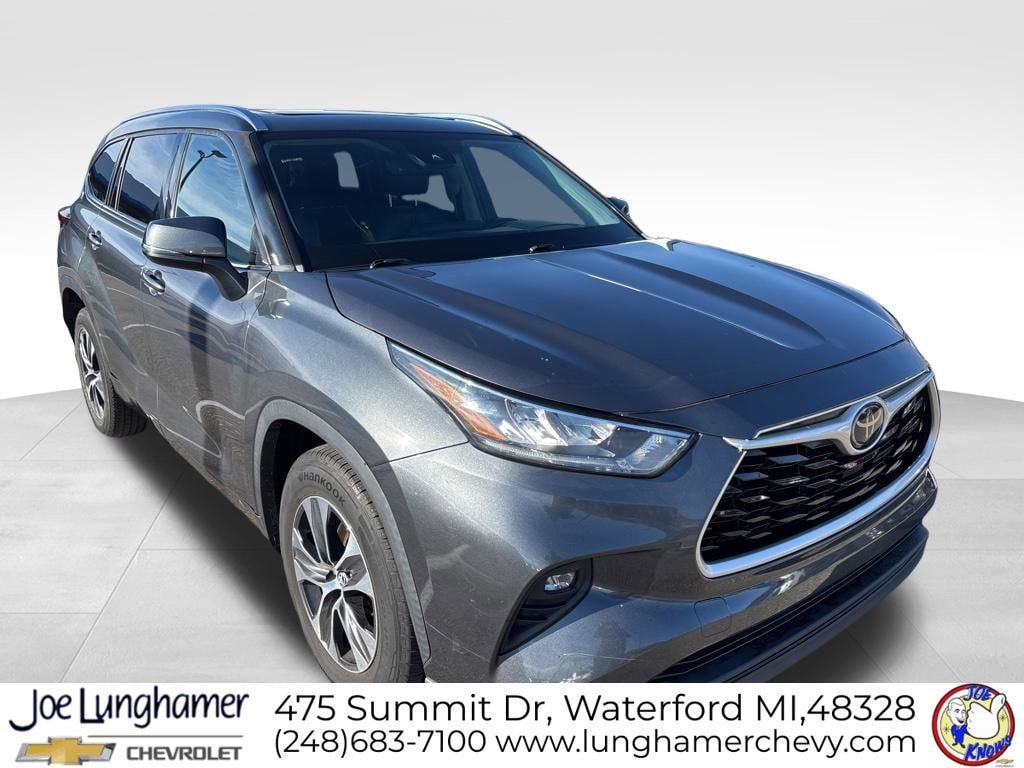 Used 2020 Toyota Highlander XLE FWD image 16