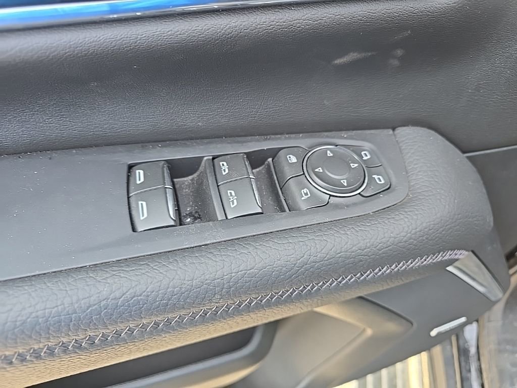 Used 2025 GMC Yukon Denali w/ Denali Reserve Package image 9