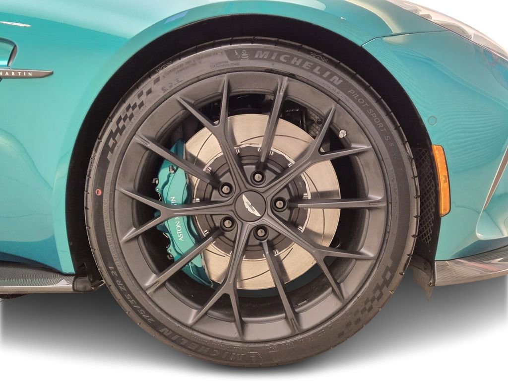 New 2025 Aston Martin V8 Vantage Coupe RWD image 7