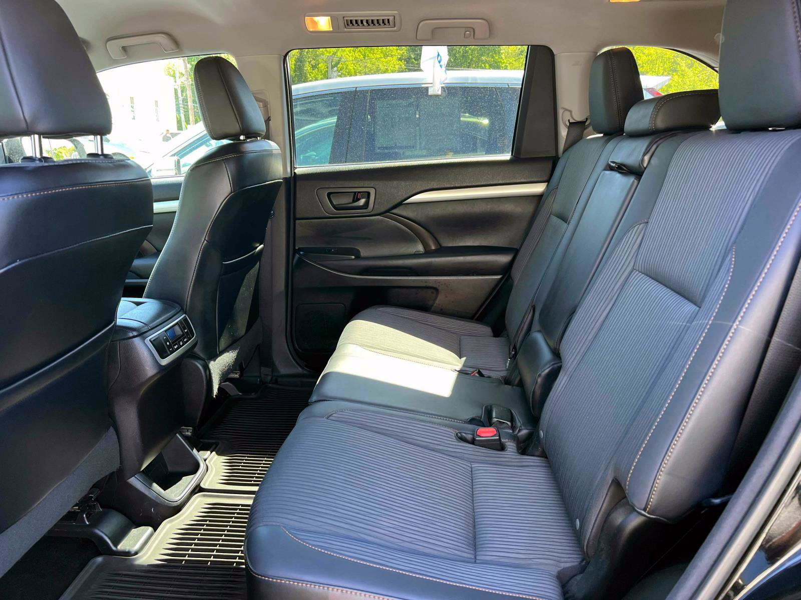 Used 2016 Toyota Highlander Plus AWD/4WD image 10