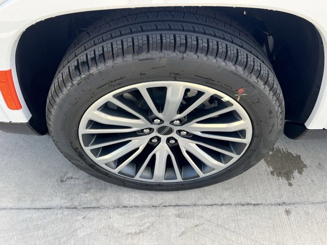 New 2025 Jeep Wagoneer L Series II image 7