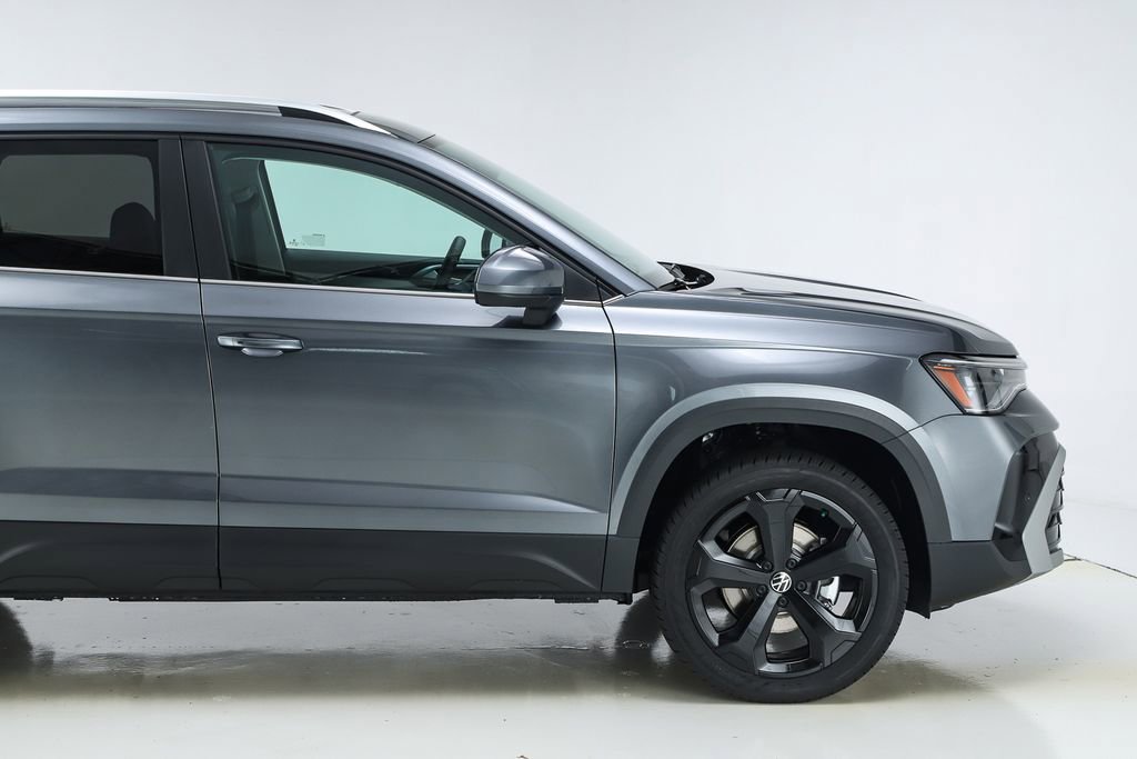 New 2025 Volkswagen Taos SEL image 12