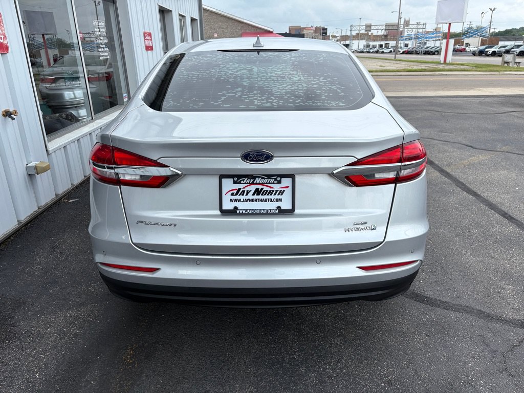 Used 2019 Ford Fusion SE FWD image 4