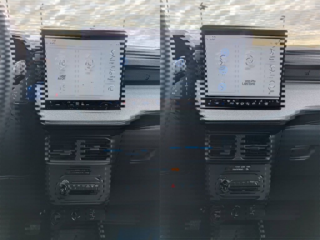 New 2025 Ford Maverick XLT w/ XLT Luxury Package image 13