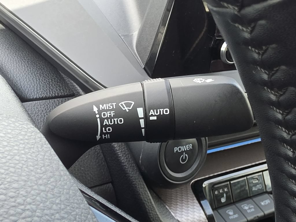 Used 2024 Toyota Prius XLE FWD image 16