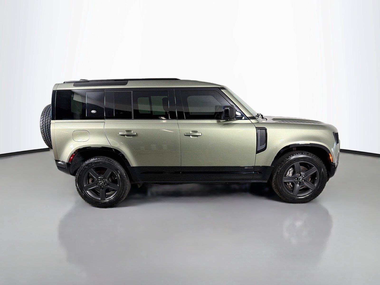 Used 2021 Land Rover Defender 110 X-Dynamic HSE AWD/4WD image 4