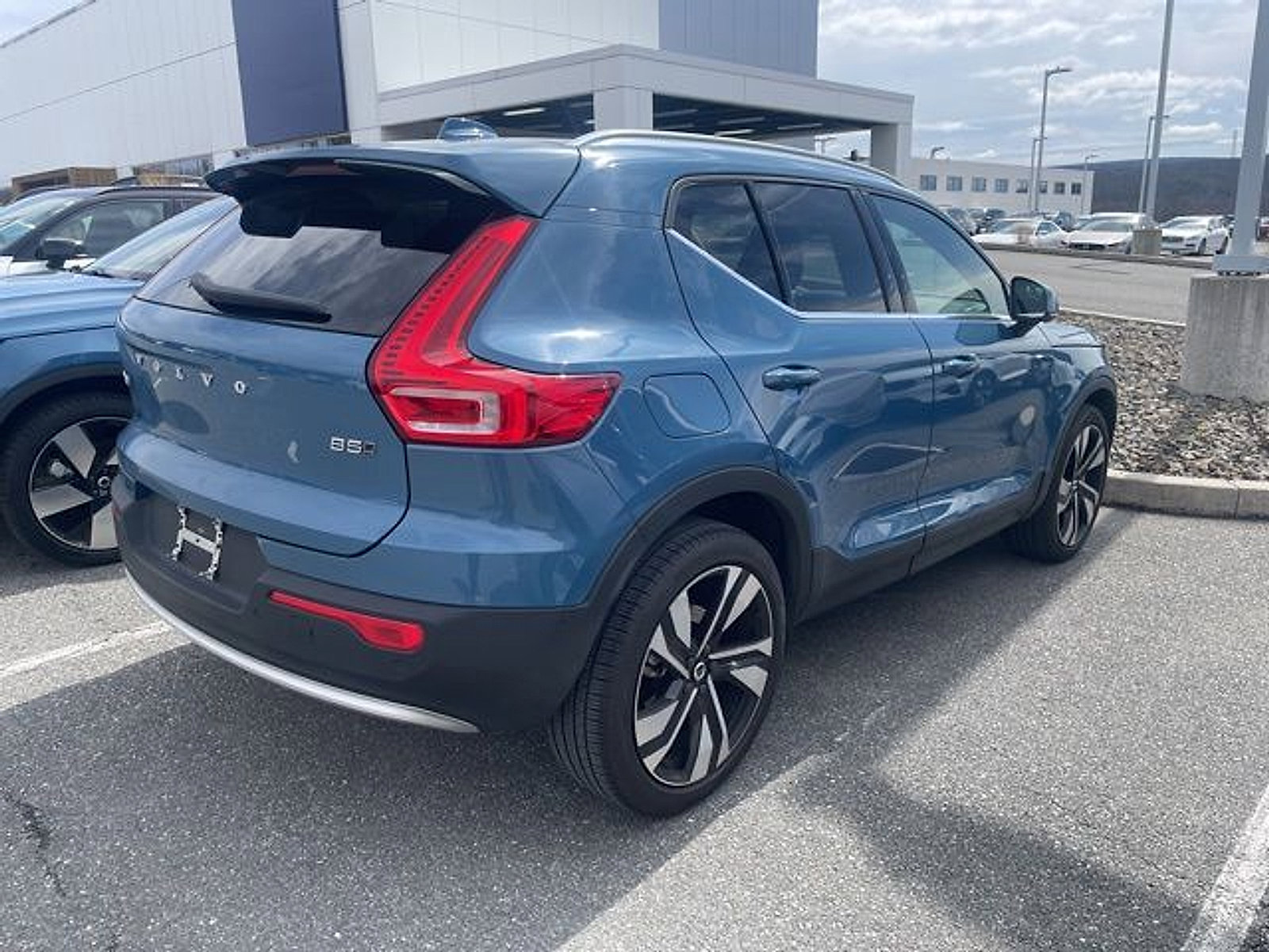 Certified 2024 Volvo XC40 B5 Plus w/ Protection Package Premier AWD/4WD image 8