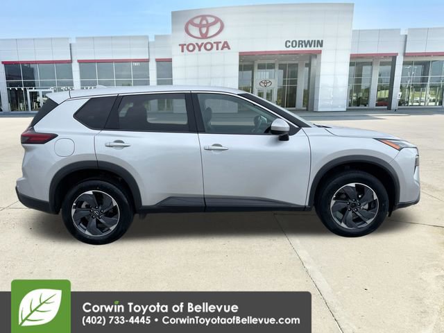Used 2025 Nissan Rogue SV image 6