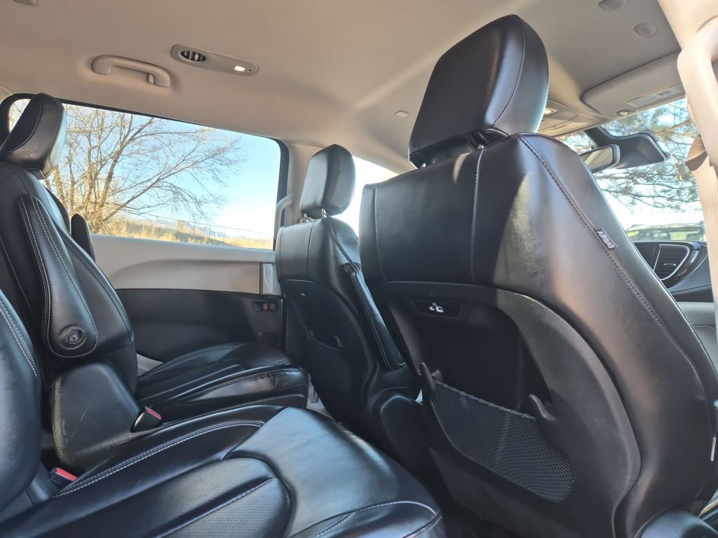 Used 2024 Chrysler Pacifica Select image 28