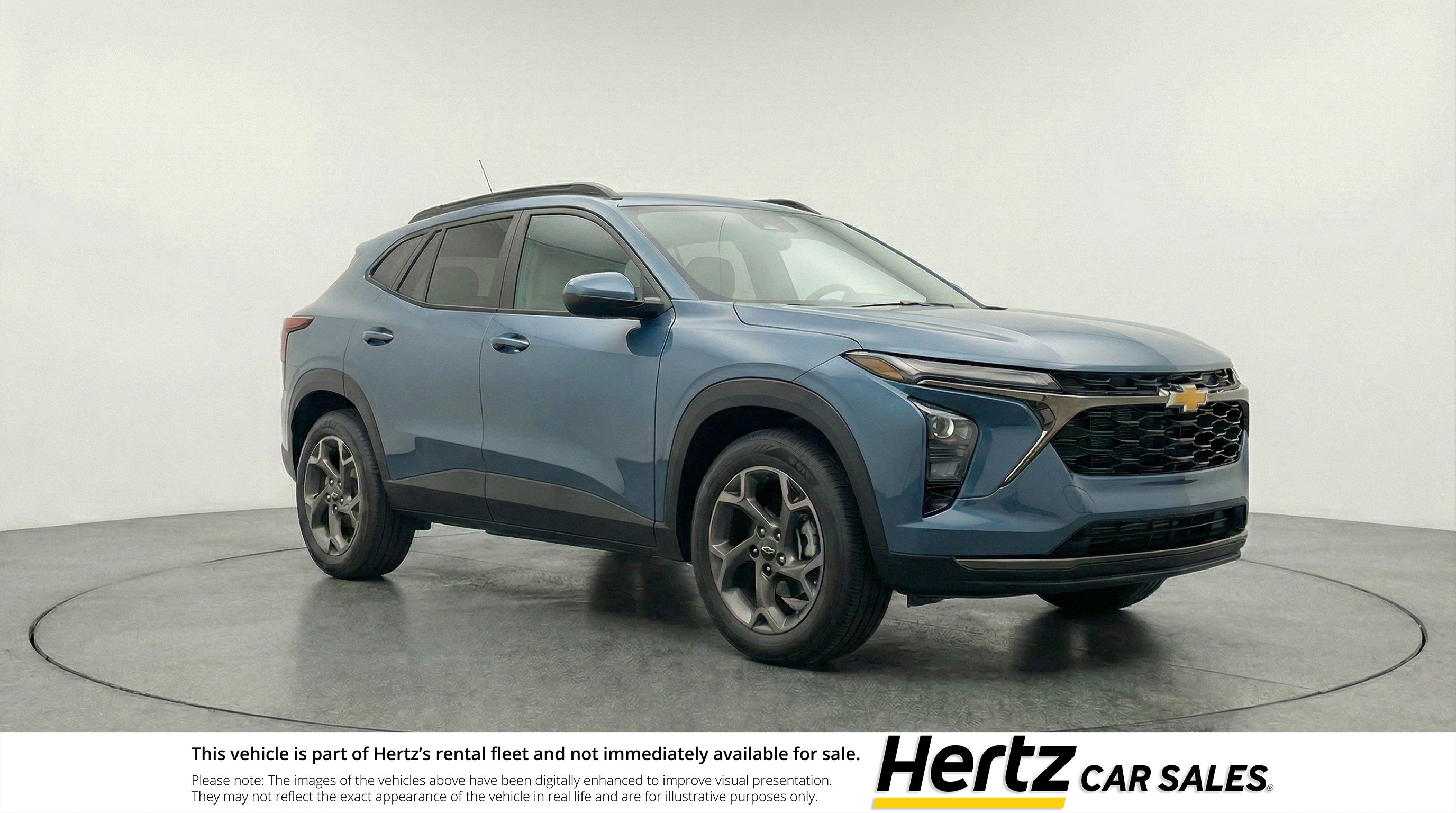 Used 2025 Chevrolet Trax LT FWD image 1