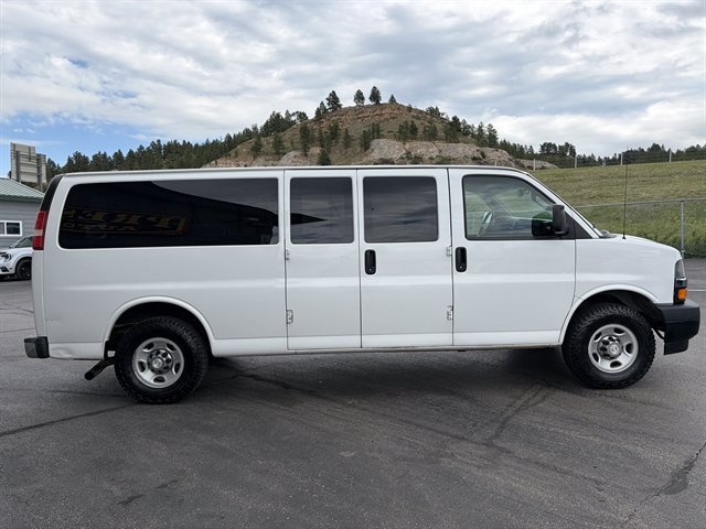 Used 2016 Chevrolet Express 3500 LT w/ LT Preferred Equipment Group RWD image 5