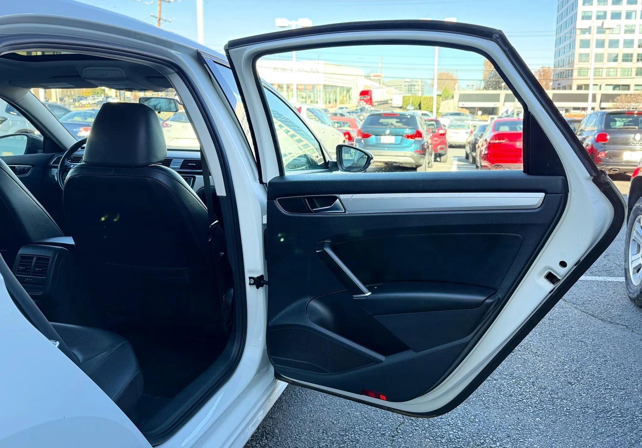 Used 2019 Volkswagen Passat 2.0T Wolfsburg w/ Wheels & Sunroof Package image 30