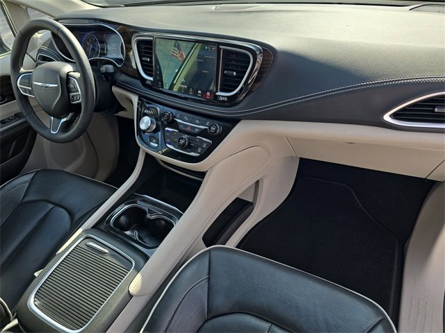 Used 2024 Chrysler Pacifica Limited image 14