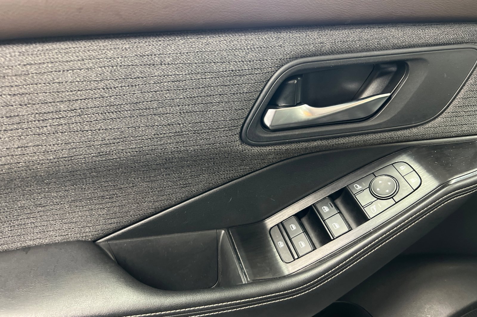 Used 2022 Nissan Rogue SV image 10