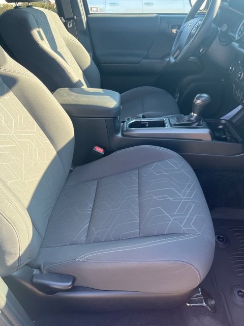 Used 2018 Toyota Tacoma TRD Sport w/ Technology Package image 12