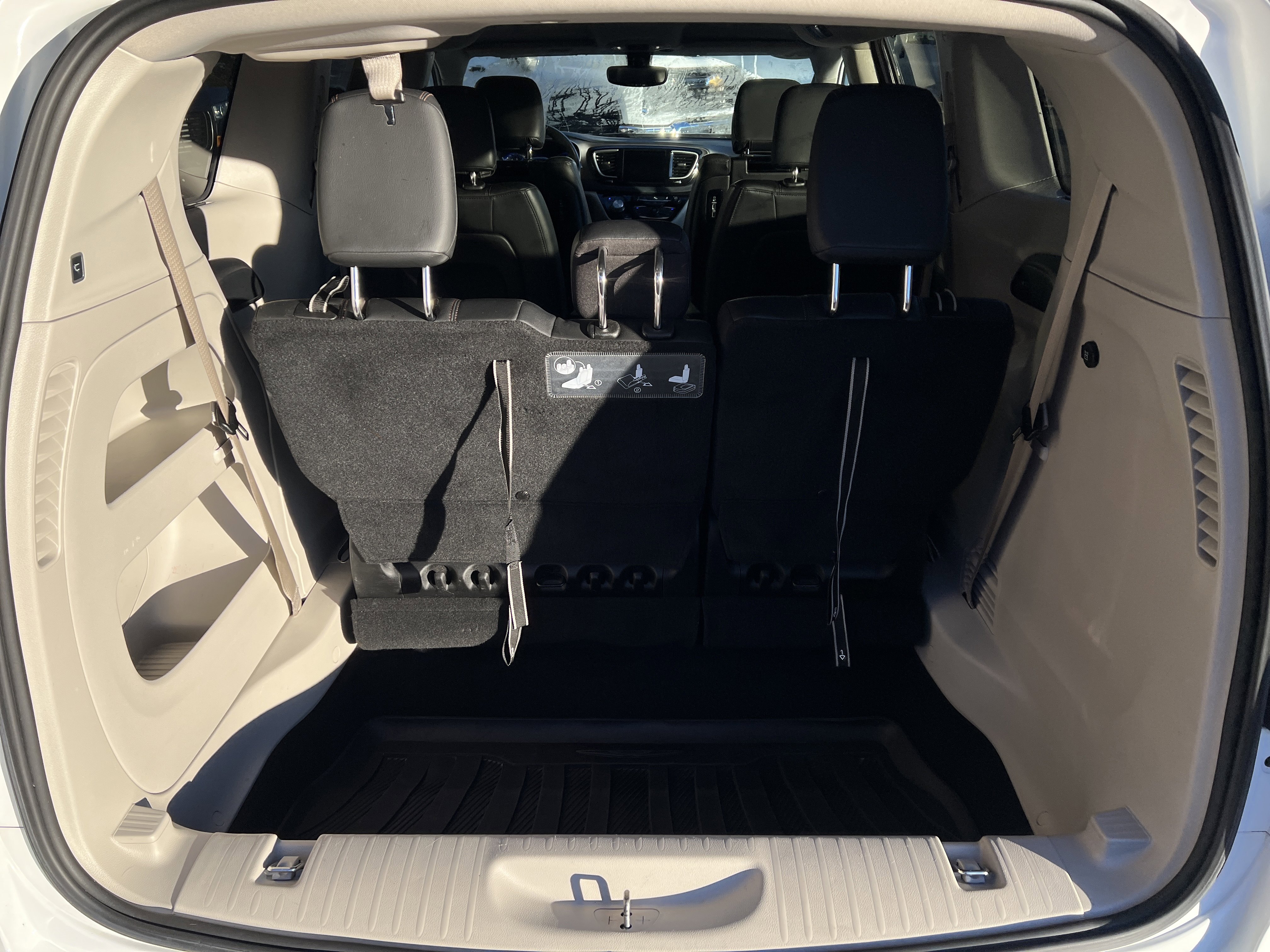 Used 2020 Chrysler Pacifica Touring-L Plus image 33