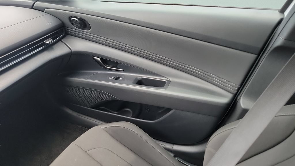 Certified 2025 Hyundai Elantra SEL FWD image 13