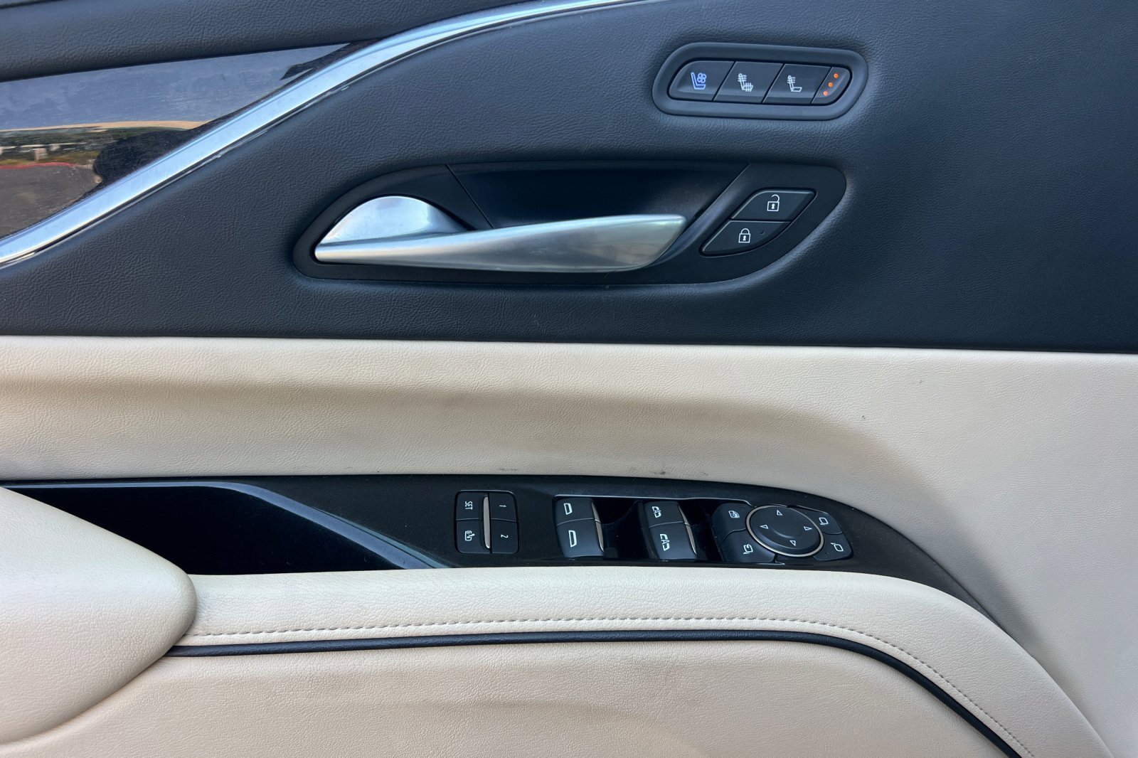 Used 2023 Cadillac Escalade Premium Luxury w/ Performance Package image 11