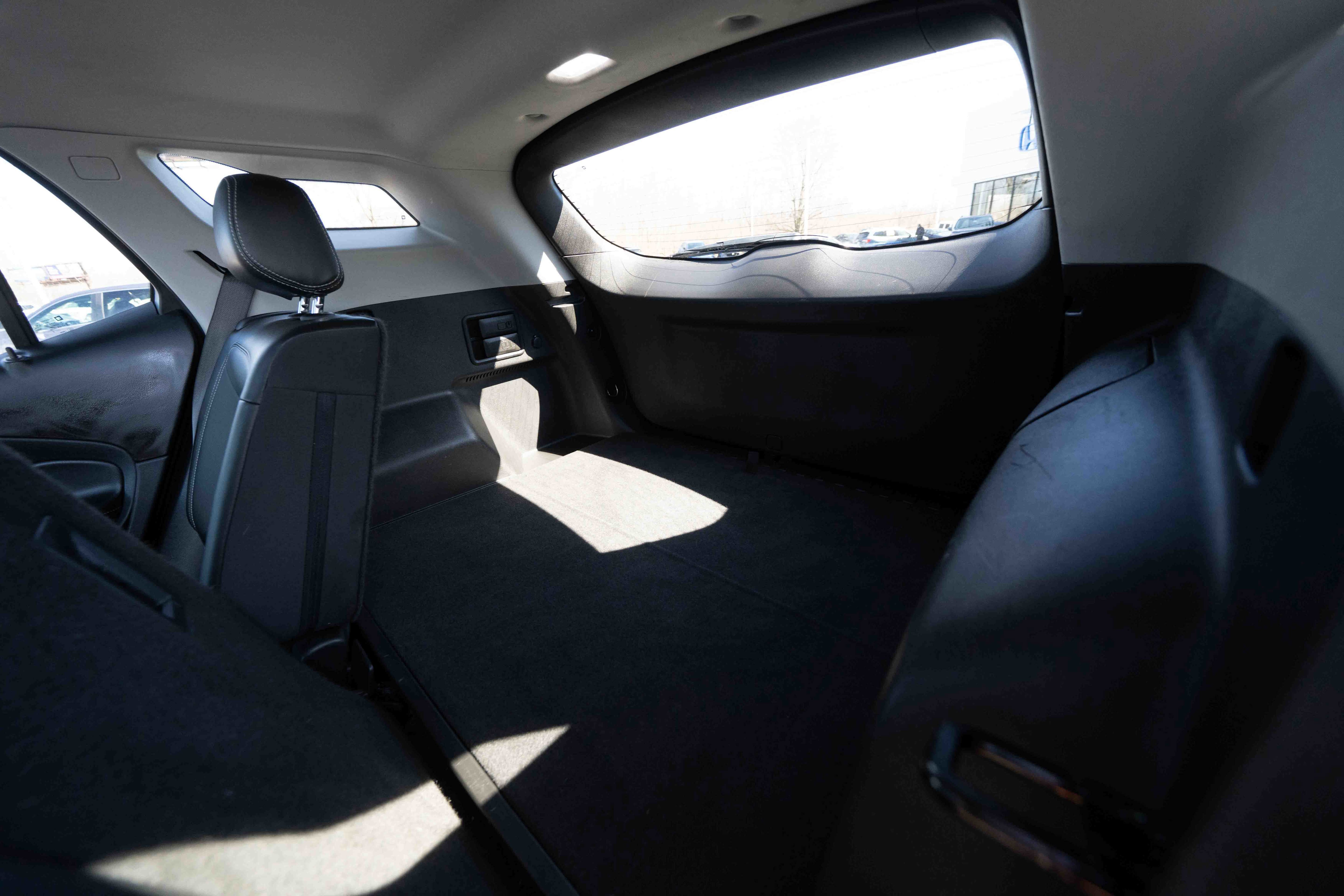 Used 2022 GMC Terrain SLT image 24