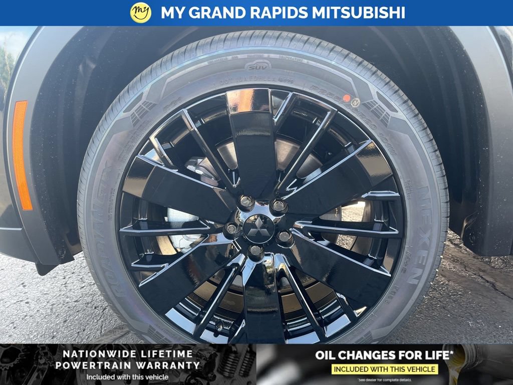 New 2026 Mitsubishi Outlander LE AWD/4WD image 9