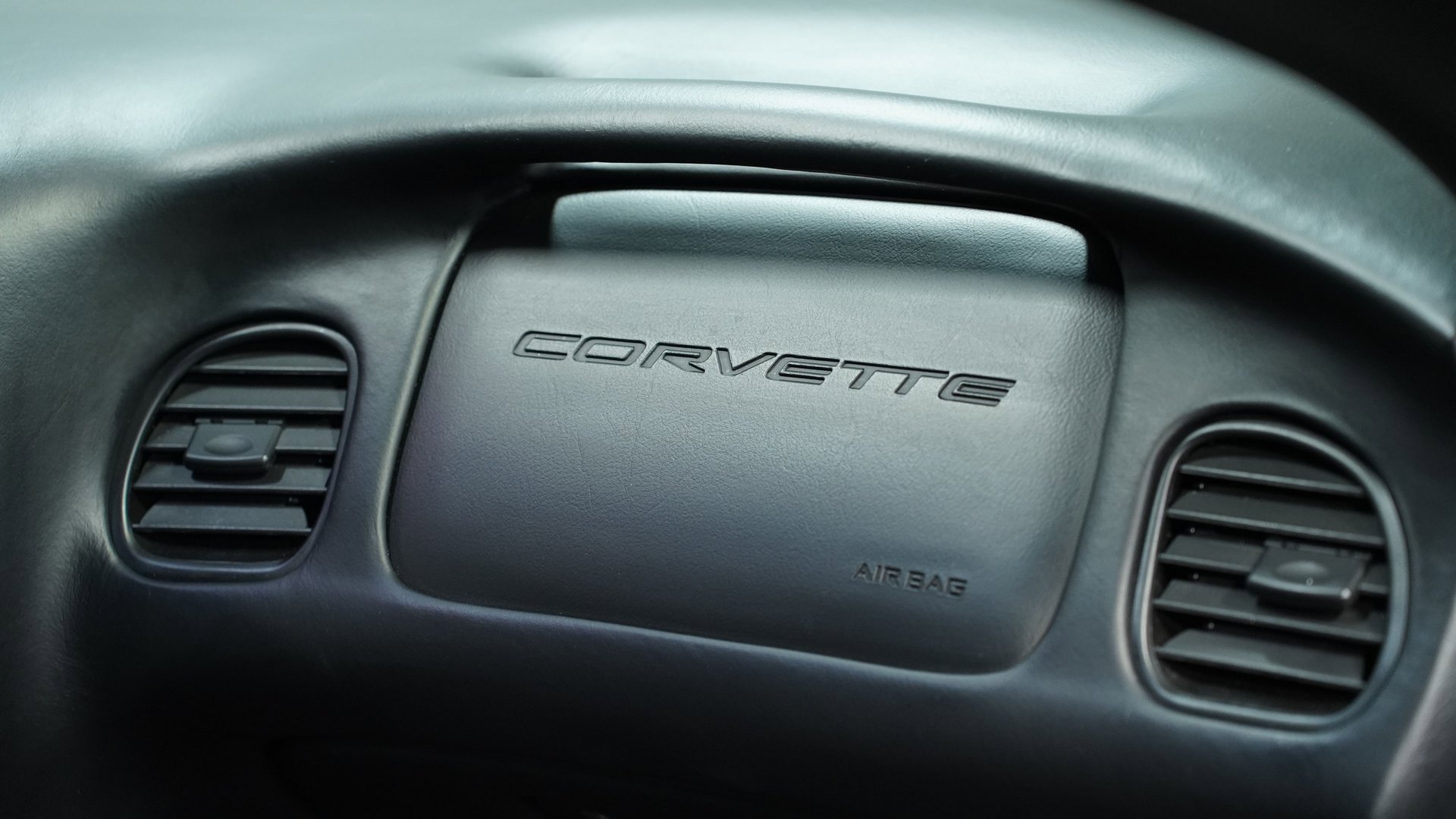 Used 2004 Chevrolet Corvette Coupe w/ Preferred Equipment Group image 38