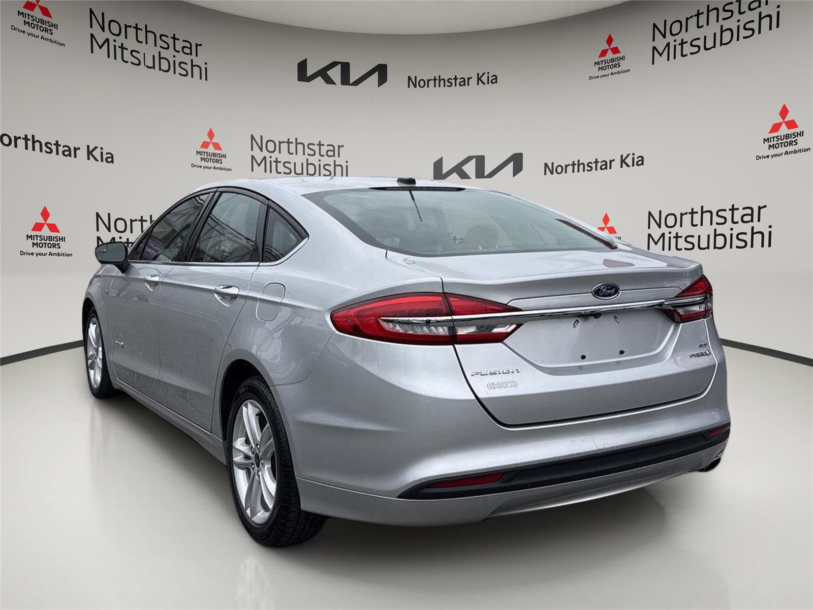 Used 2018 Ford Fusion SE image 3