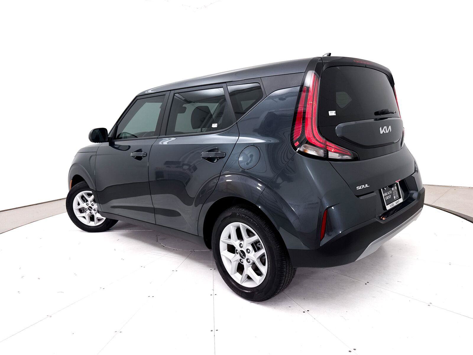 Used 2025 Kia Soul LX w/ LX Technology Package FWD image 2