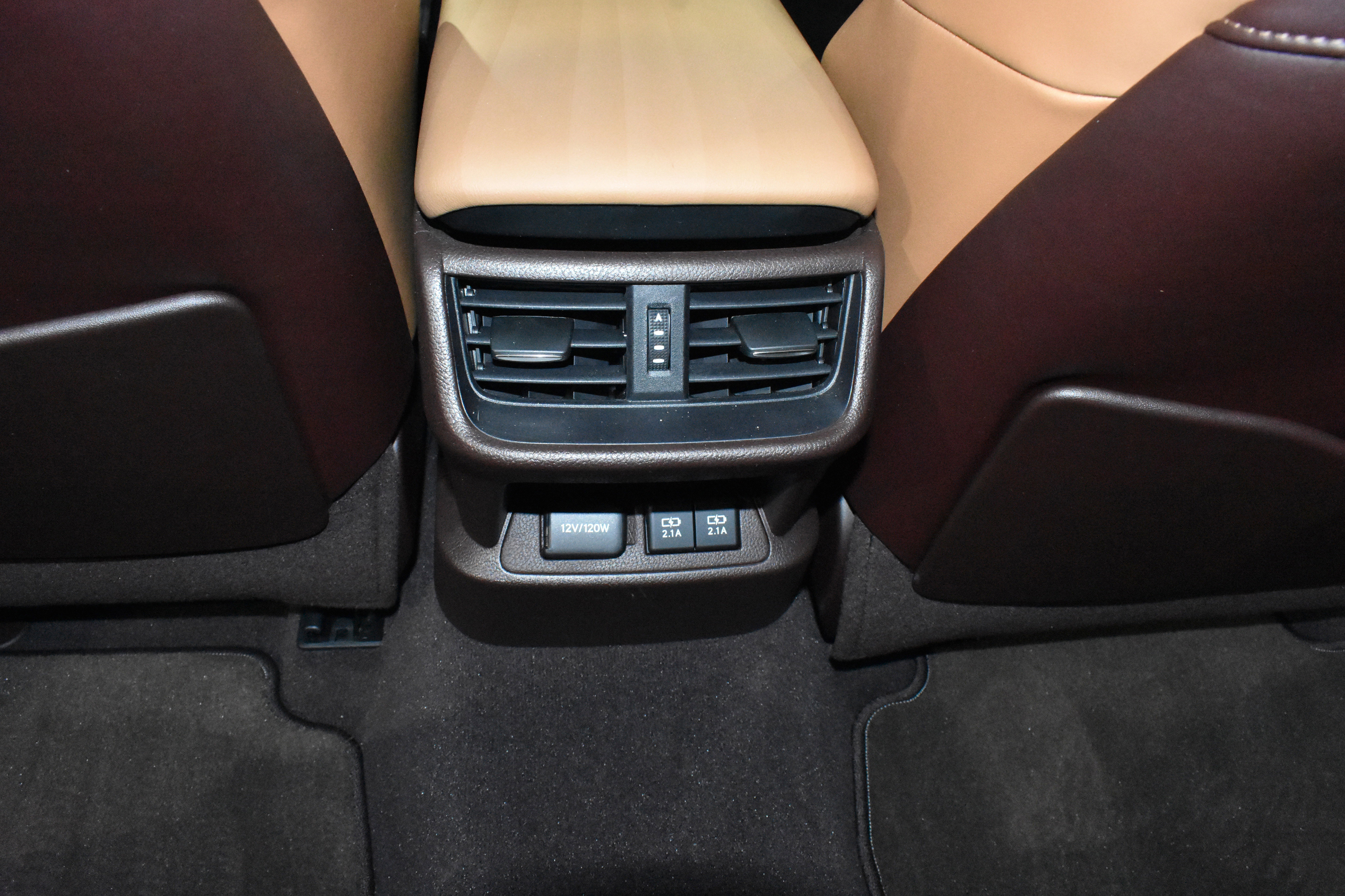 Used 2019 Lexus ES 300h Ultra Luxury w/ Accessory Package FWD image 26