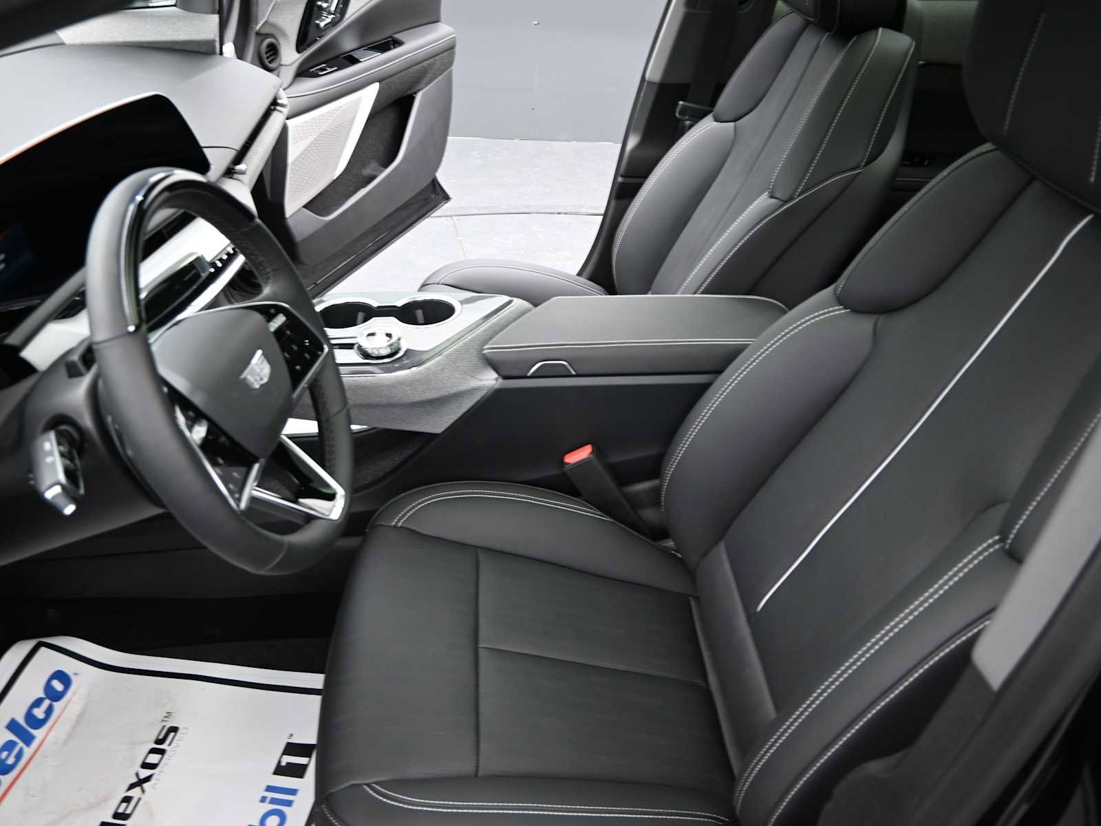 New 2025 Cadillac Optiq Sport 2 w/ LPO, ONYX Package image 21