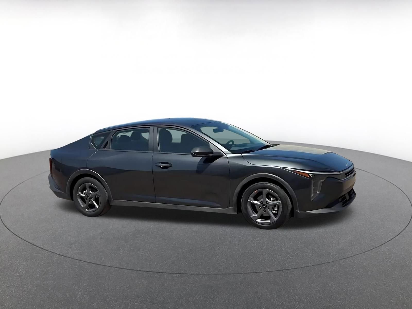 Used 2025 Kia K4 LXS image 2