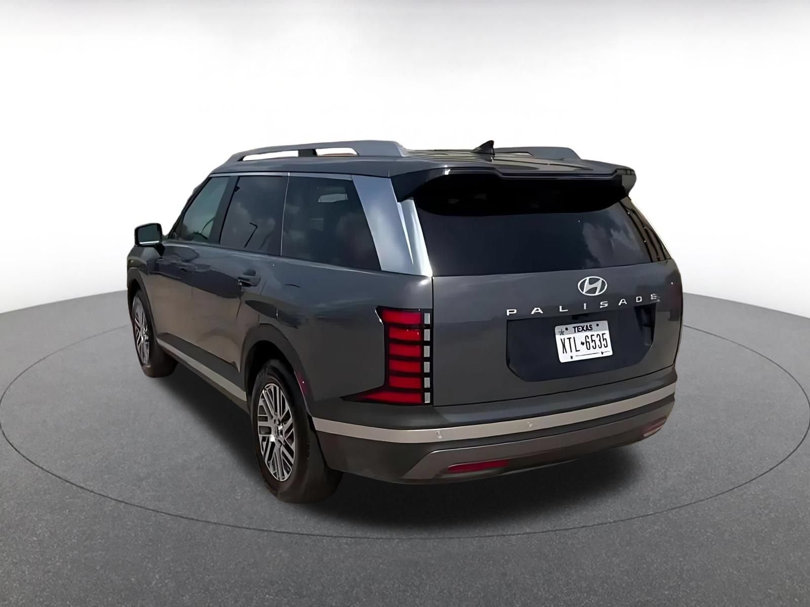 Used 2026 Hyundai Palisade SEL FWD image 11