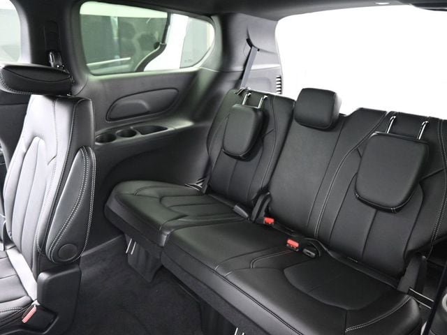 New 2025 Chrysler Voyager LX FWD image 21