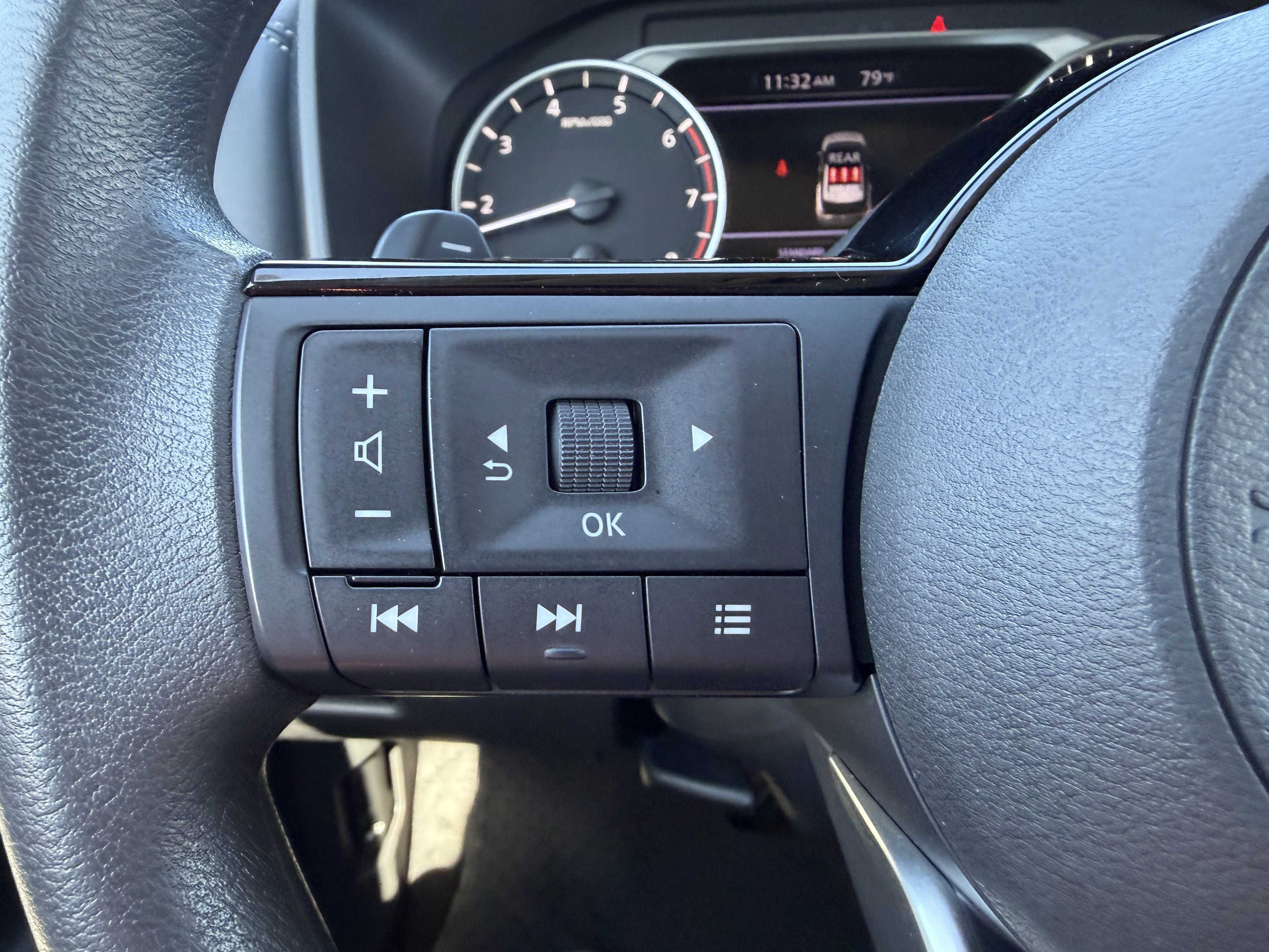 Used 2023 Nissan Rogue SV image 27