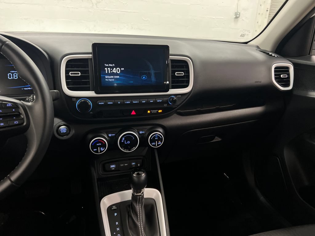 Used 2025 Hyundai Venue Limited FWD image 18