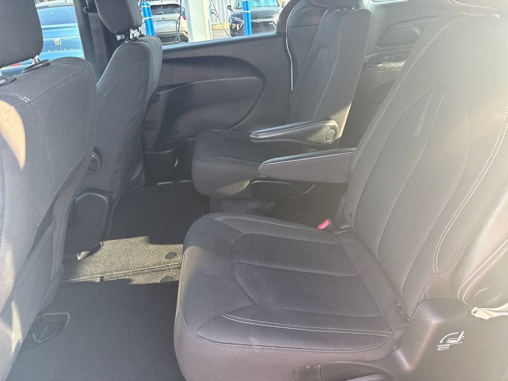Used 2023 Chrysler Pacifica Touring FWD image 34