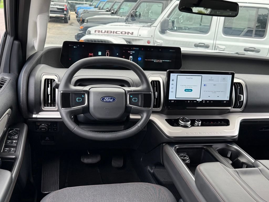 Used 2025 Ford Expedition Active AWD/4WD image 6