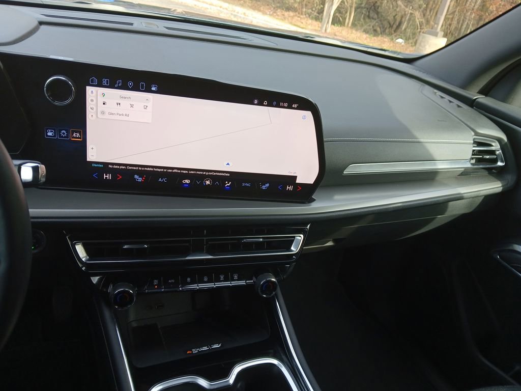 Used 2025 Chevrolet Traverse LT image 18