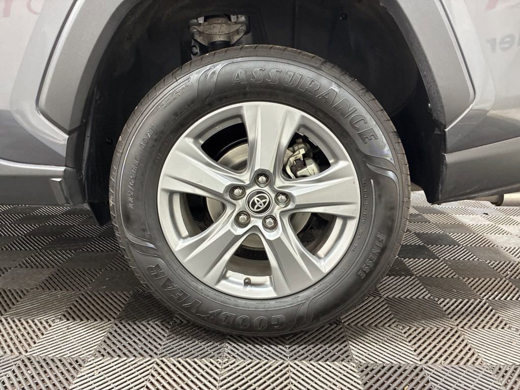 Used 2023 Toyota RAV4 XLE AWD/4WD image 32