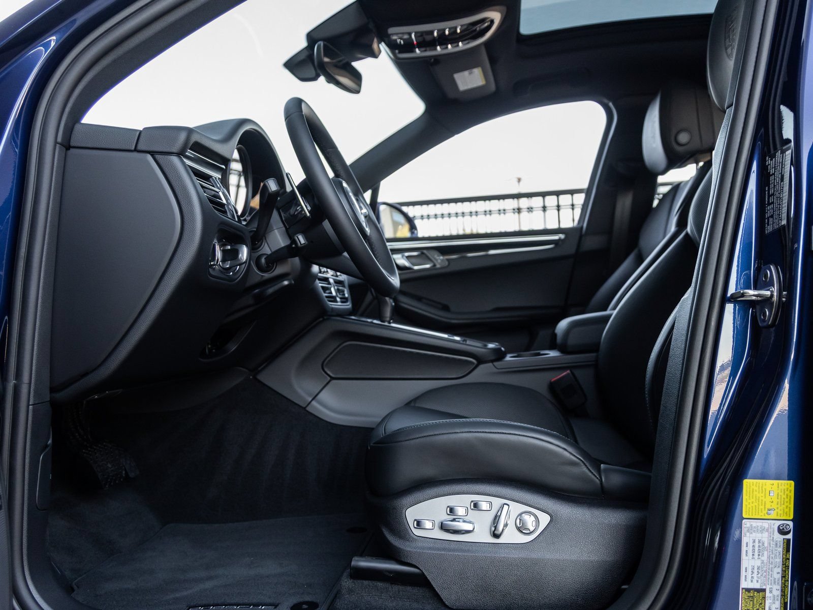 Certified 2026 Porsche Macan image 24